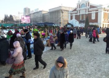 Рождественские гуляния в Новосибирске открылись «благотворительным базаром»