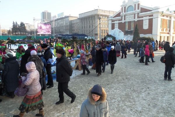 Рождественские гуляния в Новосибирске открылись «благотворительным базаром»