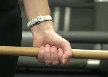 Злоумышленники избили и раздели парня в Кировском районе