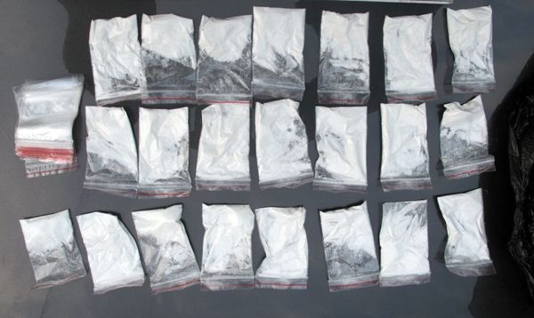 Сотрудница новосибирского ЧОП прятала от своих детей наркотики в диване