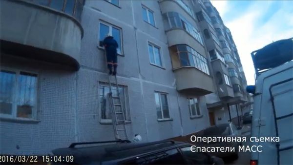 Напившуюся транквилизаторов жительницу Новосибирска пришлось выручать спасателям (видео)