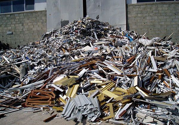 В Новосибирске задержаны пять иностранцев, напавших на пункт приема металлов