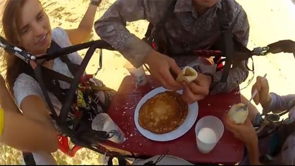 Новосибирский экстремал отметил масленицу на 300-метровой высоте (видео)