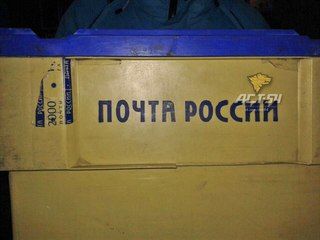 Новосибирский автомобиль «Почты России» выронил письма и поехал дальше