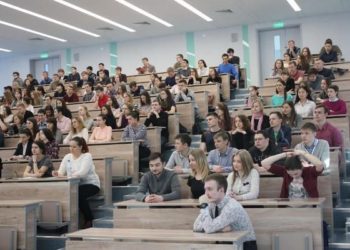 Юрфак НГУ ликвидирован, студентов переводят на философский факультет