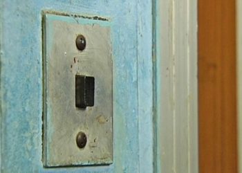 Прокуратура запретила жителям Оби пользоваться лифтами