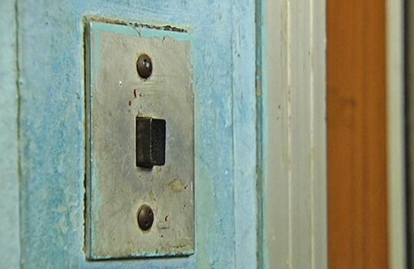 Прокуратура запретила жителям Оби пользоваться лифтами