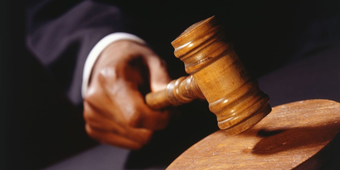 Бывший служитель Фемиды оказался по ту сторону решетки за вымогательство 20 тысяч рублей