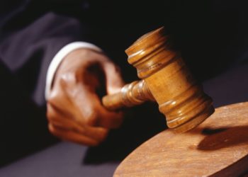 Бывший служитель Фемиды оказался по ту сторону решетки за вымогательство 20 тысяч рублей