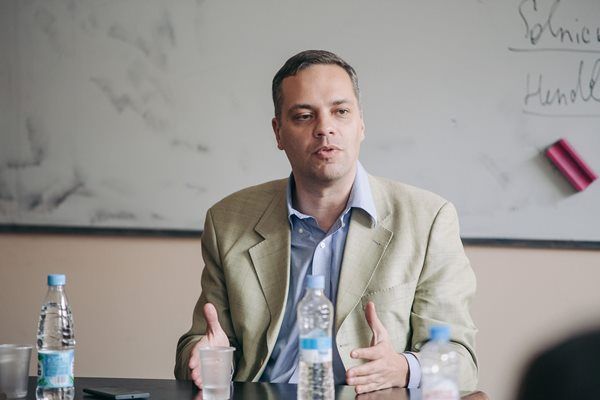 Демократия всегда в опасности, за нее нужно бороться