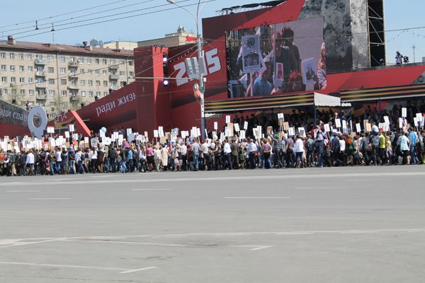 Губернатор заявил, что отстоял «автономность» «Бессмертного полка» в Новосибирске