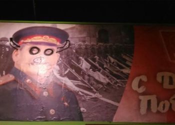 Новосибирцы продолжают разрисовывать билборды КПРФ со Сталиным