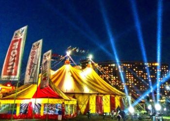 Цирку шапито грозит полумиллионный штраф за «лазерное шоу» в небе над Новосибирском