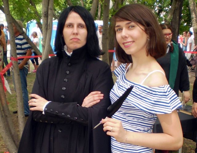 На Дне города в Новосибирске подростков учили волшебству в мире Гарри Поттера (фоторепортаж)