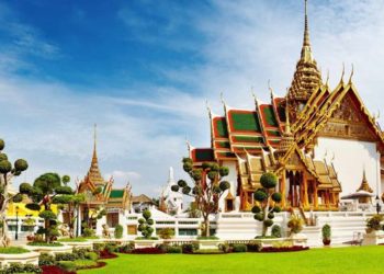 Новосибирский гаишник оштрафован за попытку улететь в Таиланд по паспорту брата-близнеца