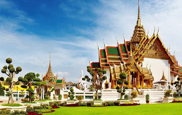 Новосибирский гаишник оштрафован за попытку улететь в Таиланд по паспорту брата-близнеца