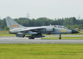 Китайские военные самолеты приземлились в Толмачево