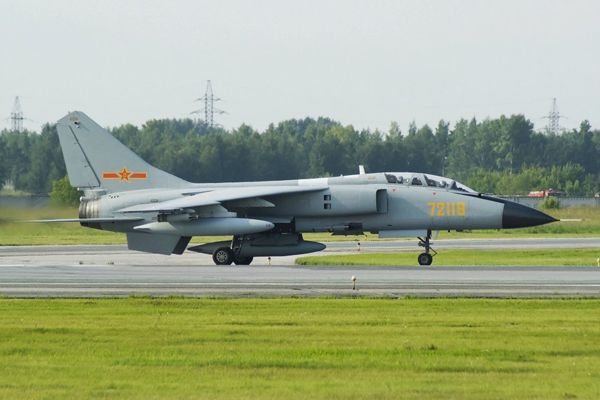 Китайские военные самолеты приземлились в Толмачево