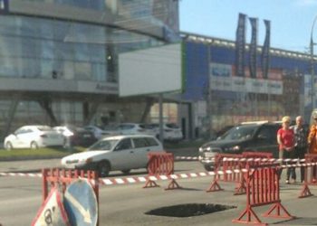 «Сибэко» назвала новые сроки ликвидации ямы на подъезде к Димитровскому мосту Новосибирска