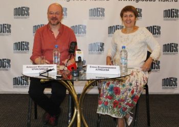 С «паруса» новосибирского «Глобуса» украли афишу перед самым началом нового сезона