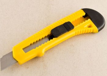 Мужчина изрезал бывшую супругу канцелярским ножом в Новосибирской области