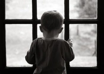 Ребенок умер в больнице после падения из окна четвертого этажа в Новосибирске