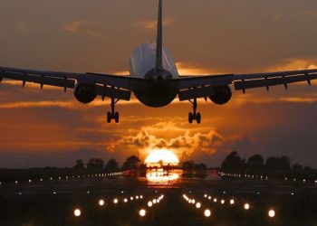 Грузовой боинг экстренно сел в Новосибирске после отказа шасси