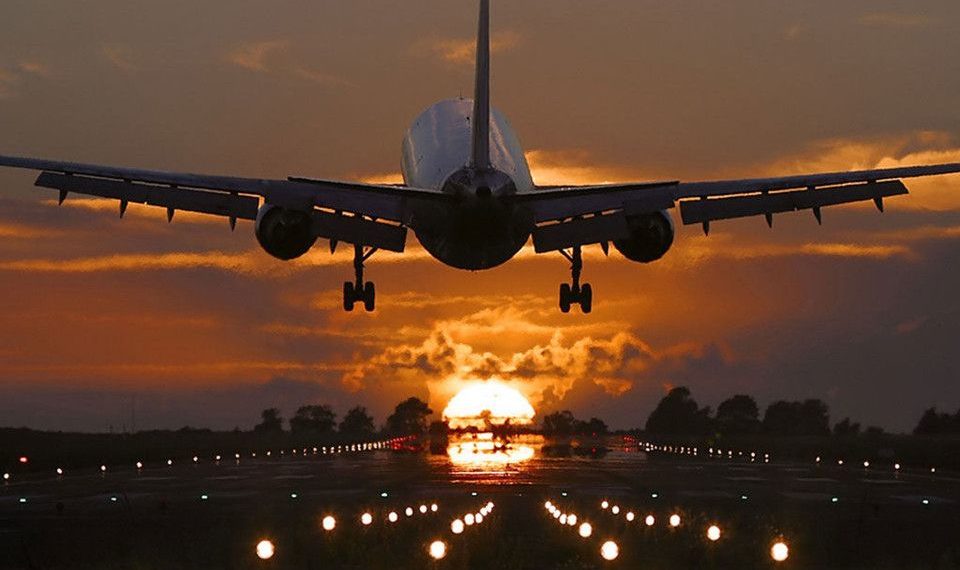 Грузовой боинг экстренно сел в Новосибирске после отказа шасси