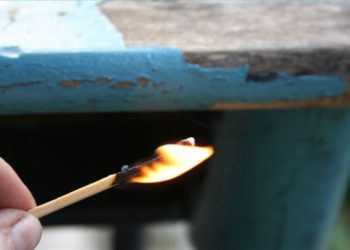 Житель Новосибирской области «искупал» любимую в бензине и поджег