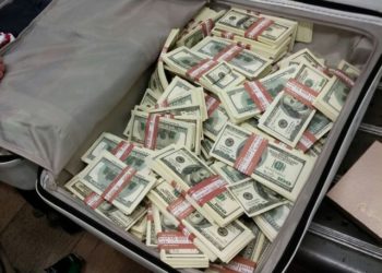 За контрабанду монгольских тугриков и американских долларов Новосибирская таможня впервые возбудила уголовное дело