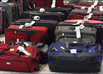 Работник аэропорта Толмачево пойдет под суд за кражу из багажа 1,4 млн рублей