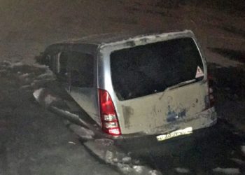 Любители зимней рыбалки провалились под лед в Новосибирске