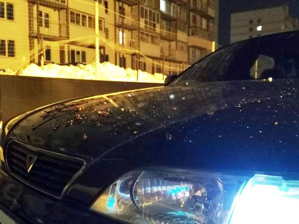 Банка с вареньем помяла капот иномарки на репетиции открытия катка на МЖК в Новосибирске