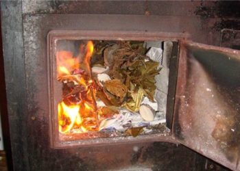 Разжигавшие печь бензином шестеро новосибирцев с ожогами попали в больницу