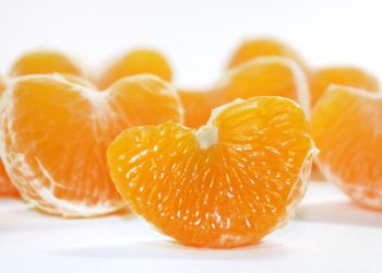 Новосибирцев запугивают сообщениями о мандаринах — переносчиках вируса гриппа