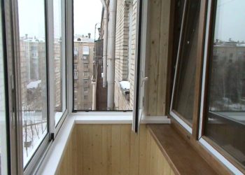 Полуторагодовалая дочь заперла мать на балконе в Новосибирске