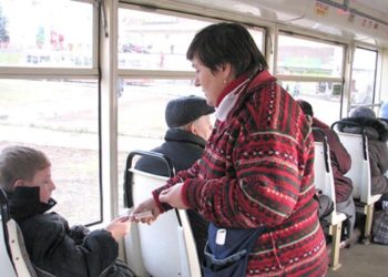 Мэр Новосибирска предупредил перевозчиков о последствиях за высадку детей в мороз