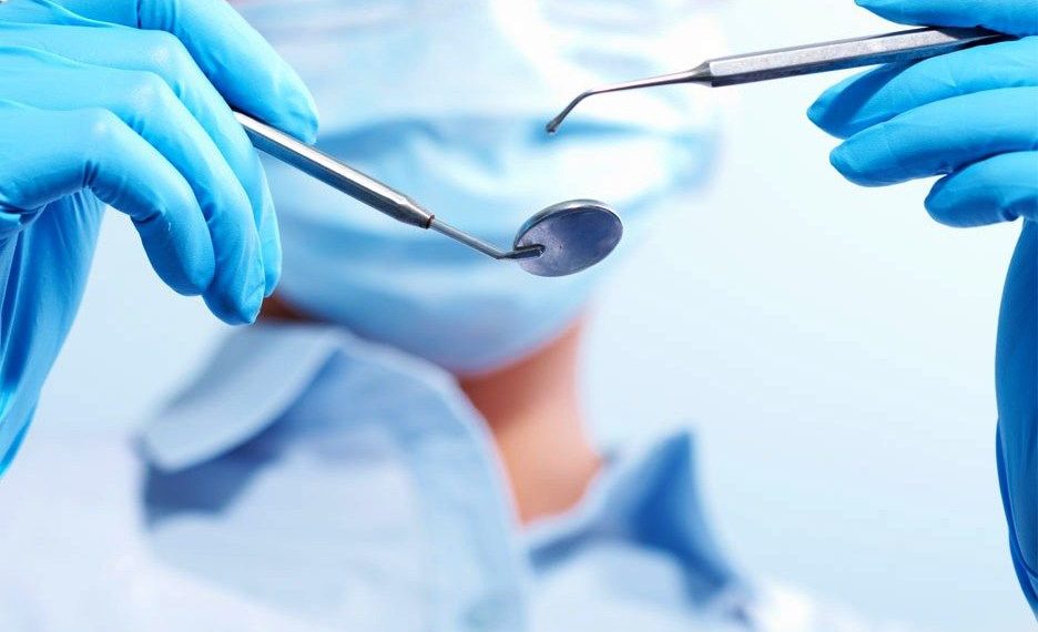 Злостного алиментщика поймали на приеме у стоматолога под Новосибирском