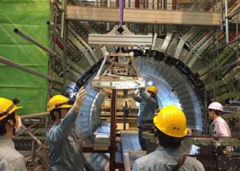 Решение о финансировании в Новосибирске Супер чарм-тау фабрики примут к 2019 году