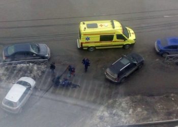 Мужчина потерял сознание на площади в Новосибирске