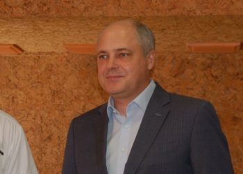 Начальника новосибирского метро уволили за слишком большую зарплату