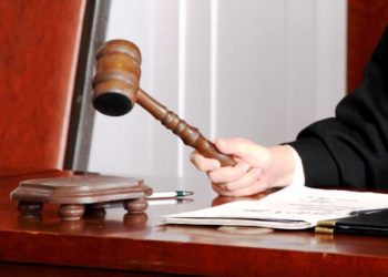 Попавшийся пьяным за рулем новосибирец съел талон медосмотра прямо в суде