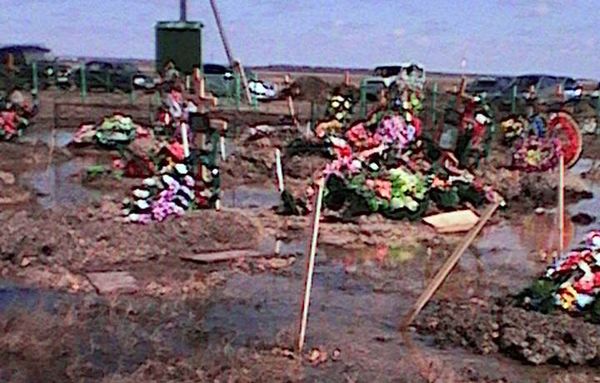 В Барабинске новое кладбище затопили грунтовые воды