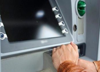 Условный срок получил новосибирец, снявший деньги с карты с помощью выброшенного в урну чека