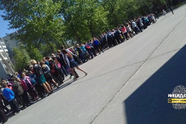 Лицей полностью эвакуирован в Новосибирске после выходки семиклассника