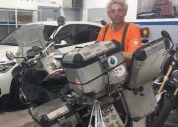 Мотоцикл путешественника, объехавшего Европу и Азию, сломался под Новосибирском