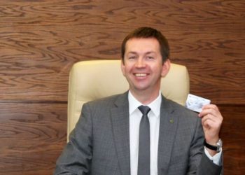 Сбербанк выдал новосибирским бюджетникам более 40 тысяч карт «Мир»