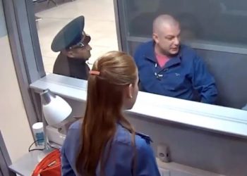 Новосибирец, устроивший дебош в Толмачево и побивший полицейского, отделался штрафом