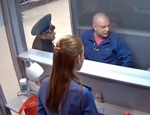 Новосибирец, устроивший дебош в Толмачево и побивший полицейского, отделался штрафом