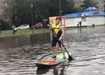 Красноярцы пересели на лодки — город затоплен ливнем (фото, видео)